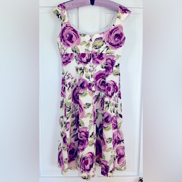 NWOT London Times Retro Fit and Flare Floral Tea Dress, size 4 - Picture 2 of 4